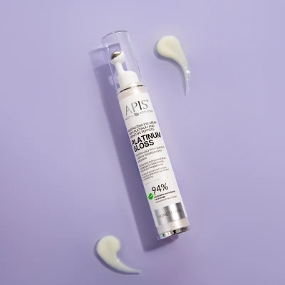 Frasco de creme facial APIS Platinum Gloss sobre fundo lilás com porções de creme