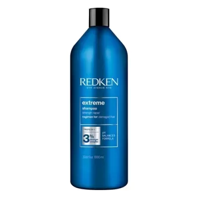 Frasco azul de champô Redken Extreme com texto branco