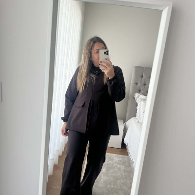 Confy Kim em castanho