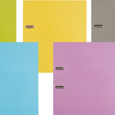 Capas de caderno em várias cores vivas com ilhós metálicos na lateral.