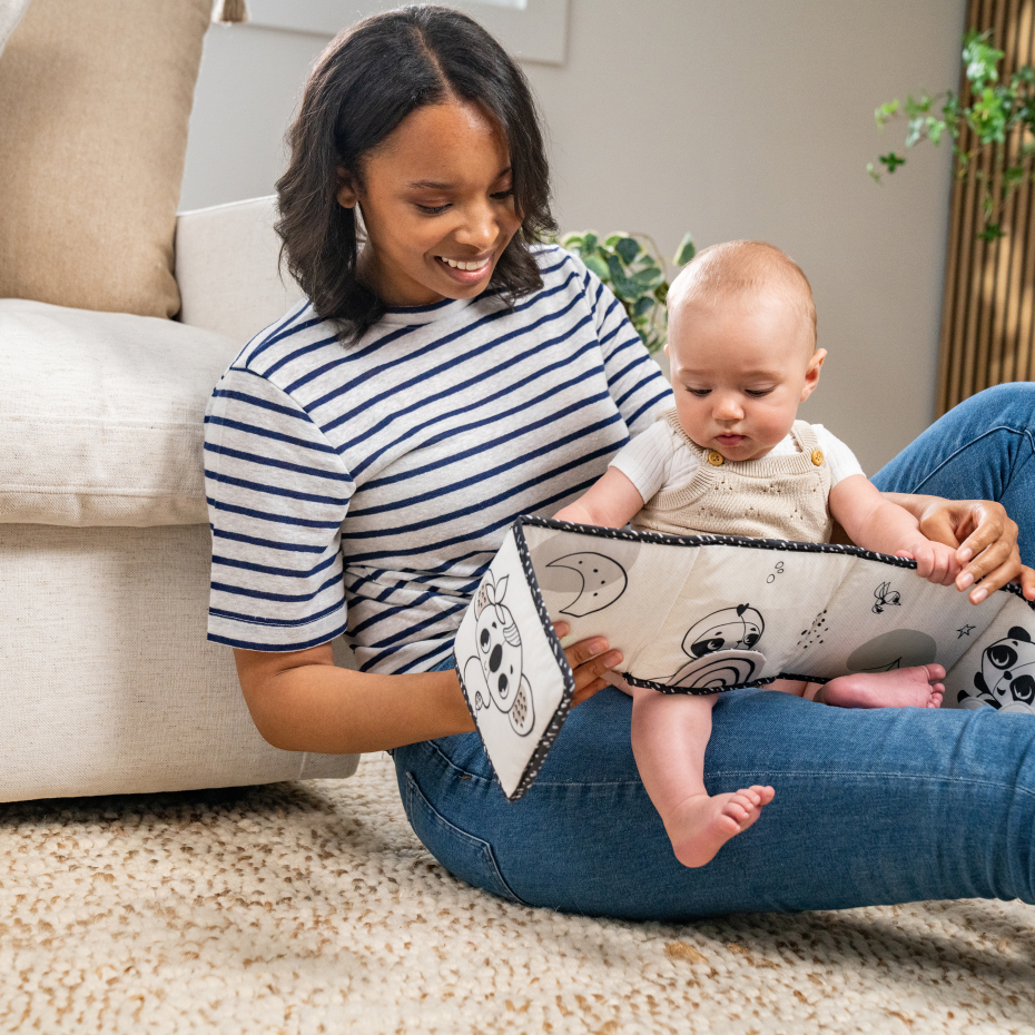 Tiny Love Primeiro livro frente e verso Black & White