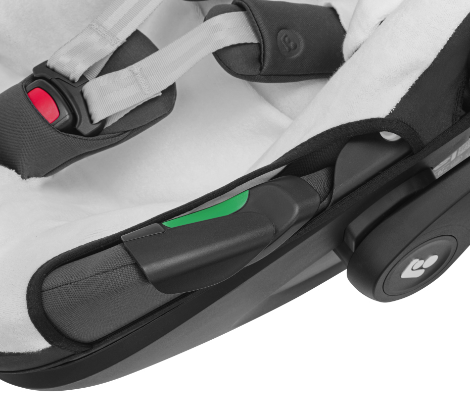 Assento para bebé preto e branco com cinto de segurança cinza e detalhe verde