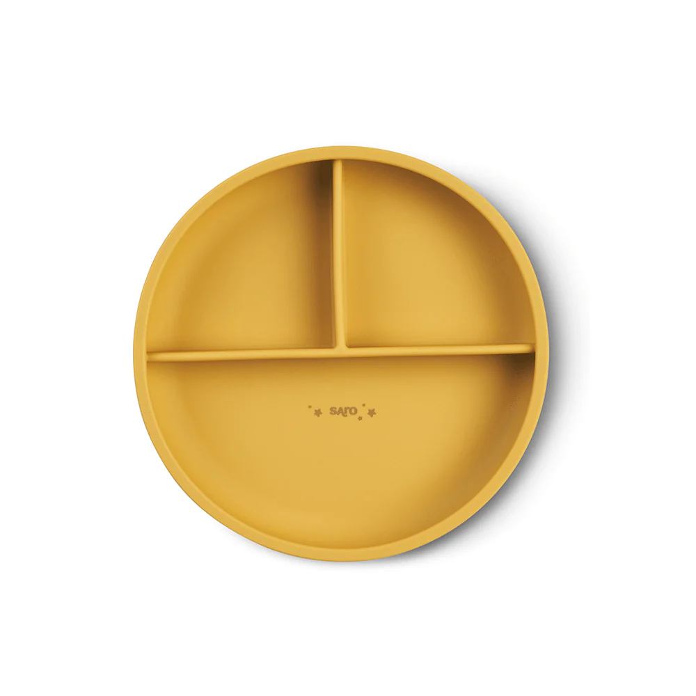 Prato redondo amarelo com três divisórias e palavra SABIO no centro