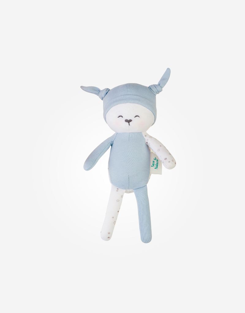 Boneco de peluche azul e branco com corpo azul claro e braços e pernas brancos com padrão de estrelas