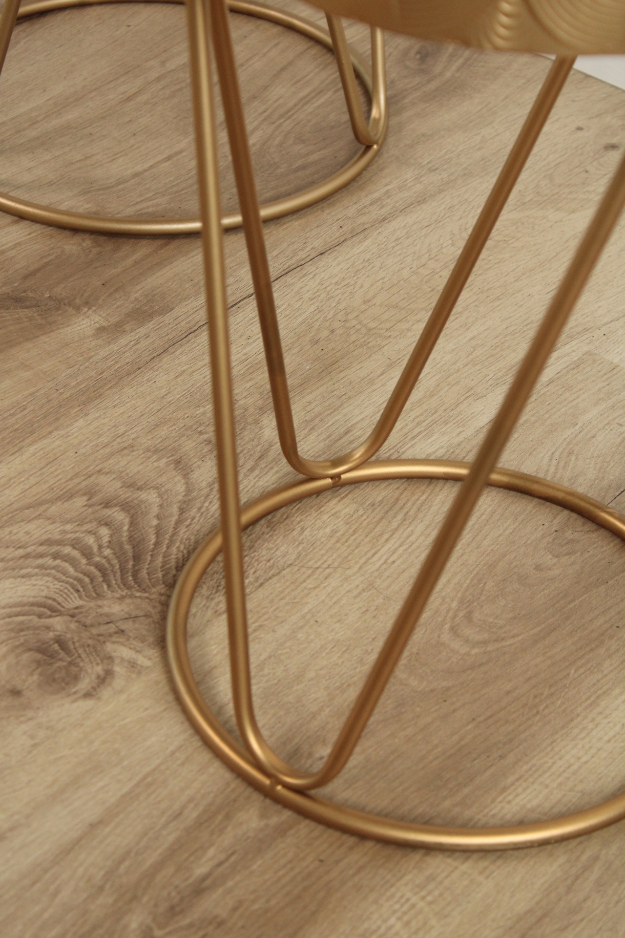 Floreira metal dourada