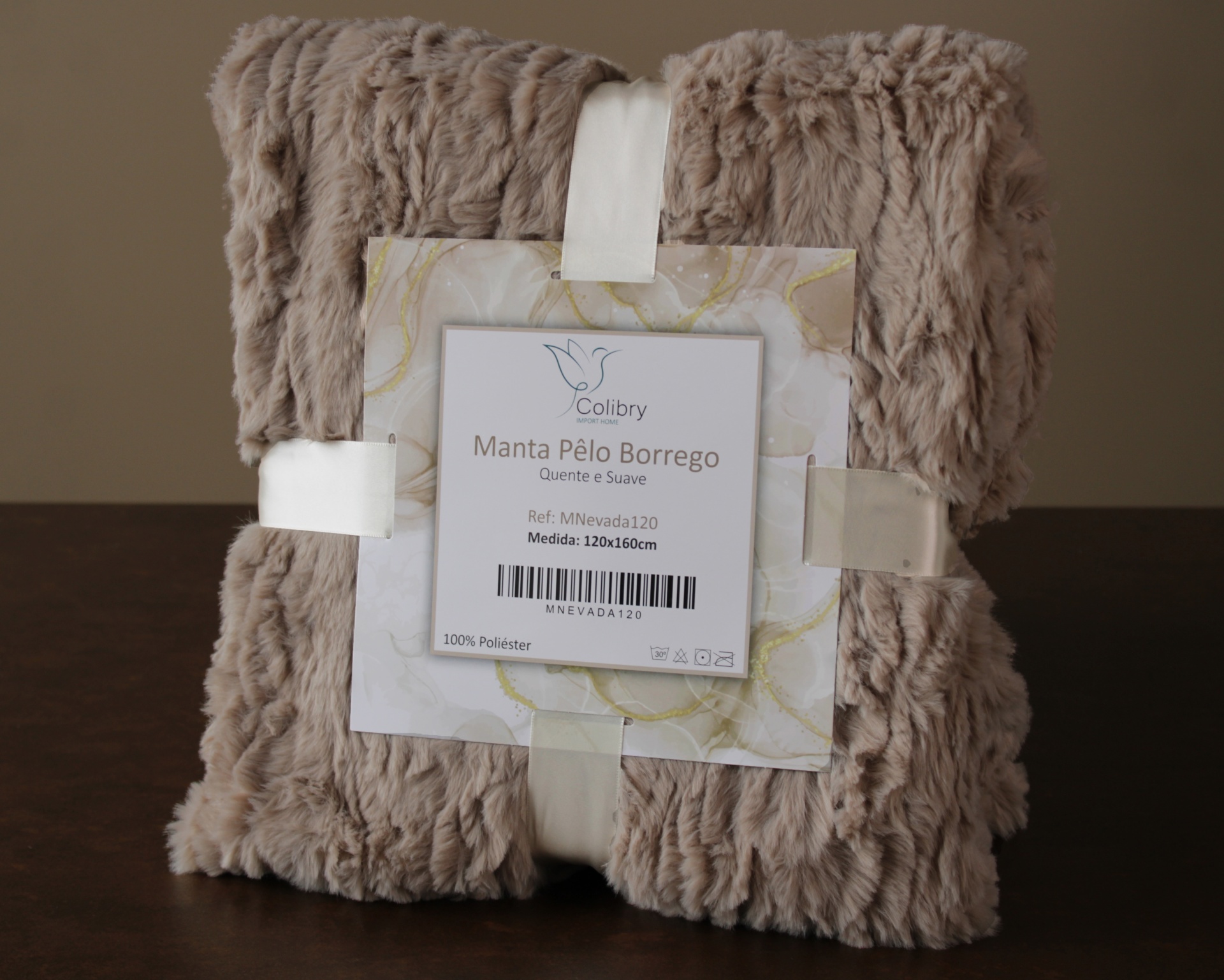 Manta de pelo borgonha bege claro embalada com etiqueta e fita branca