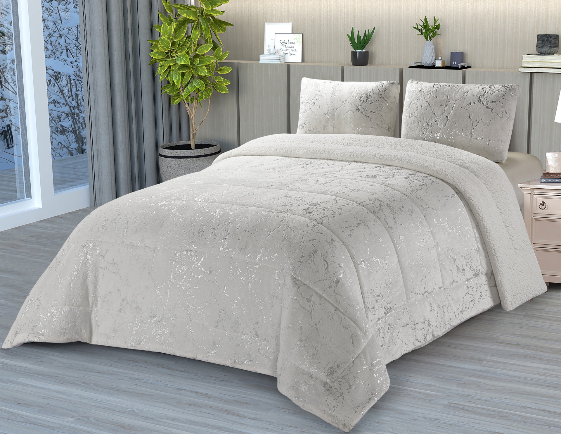 Conjunto de cama bege claro com padrão prateado em quarto moderno