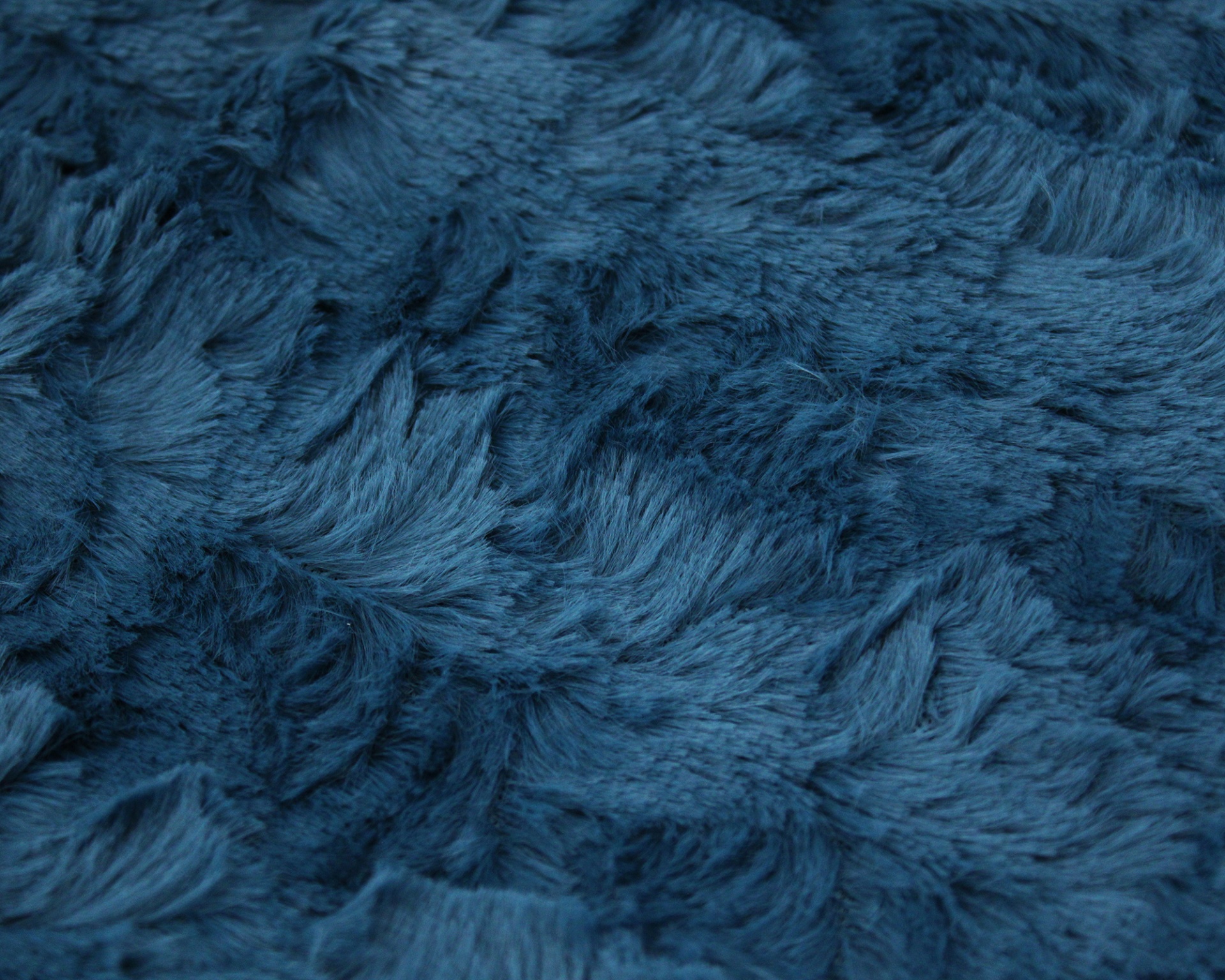 tecido azul felpudo e macio com padrões irregulares