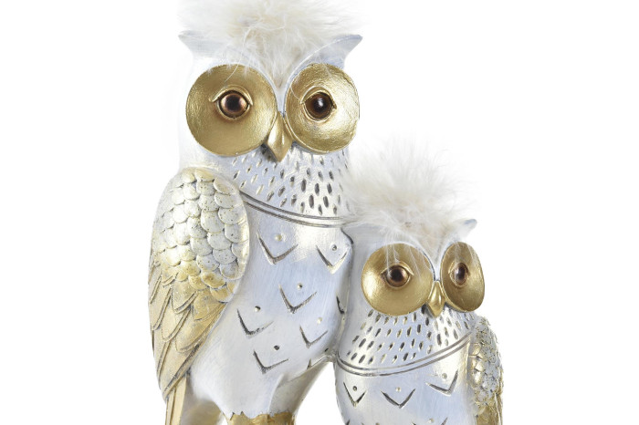 Estatuetas decorativas de coruja prateada com detalhes dourados e penas brancas