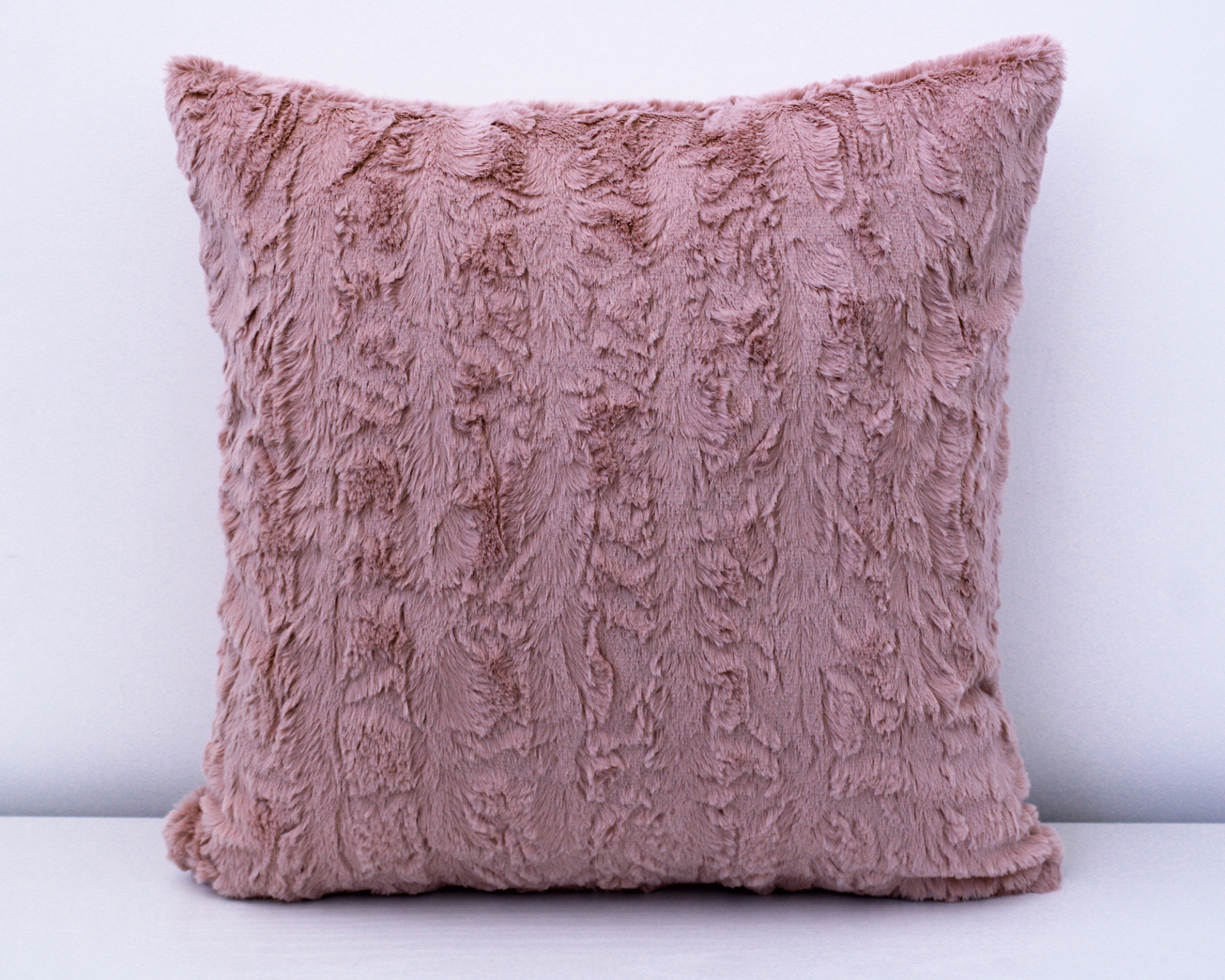 almofada cor-de-rosa felpuda