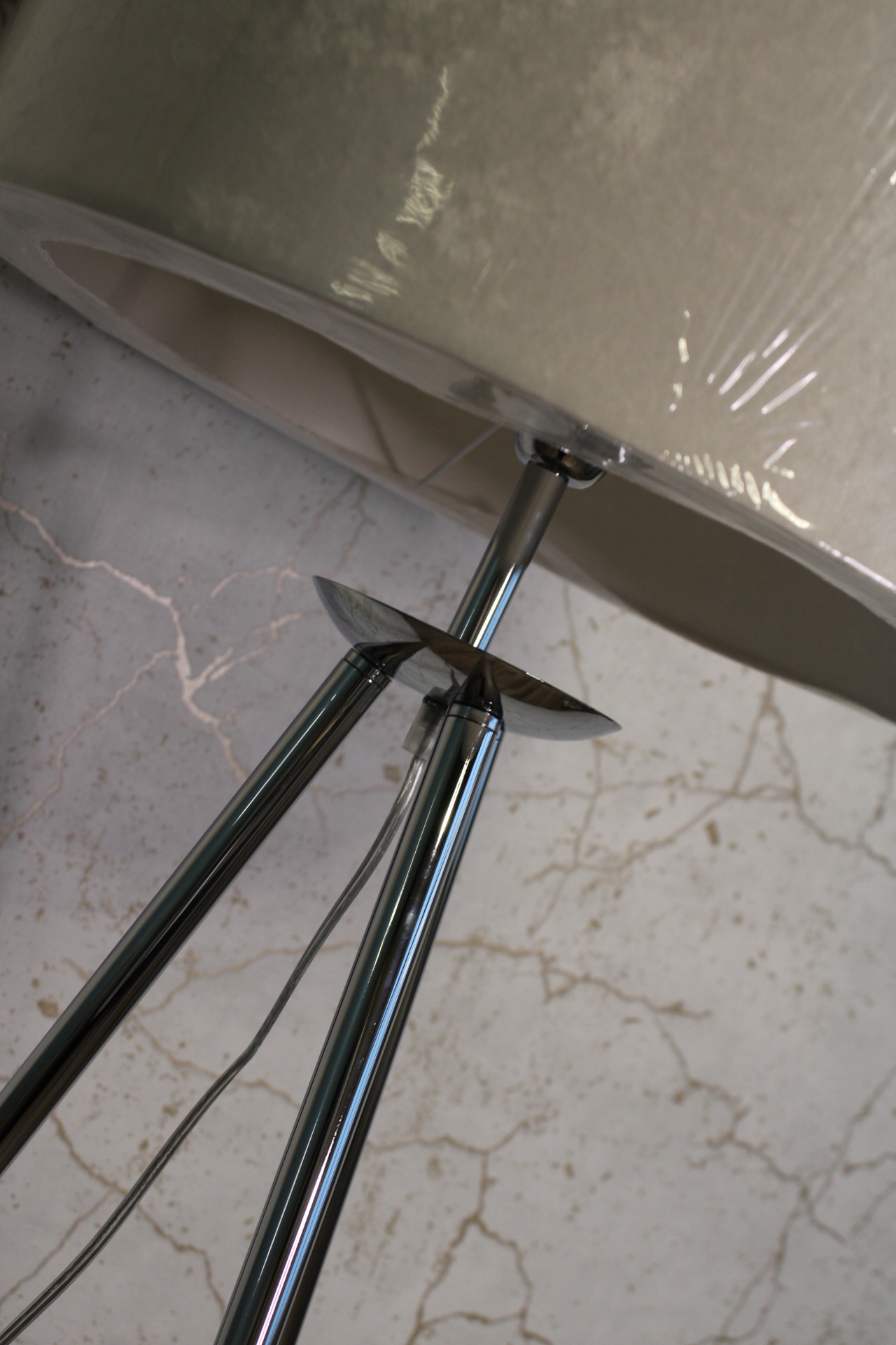 Base de chão Tripé Prateado