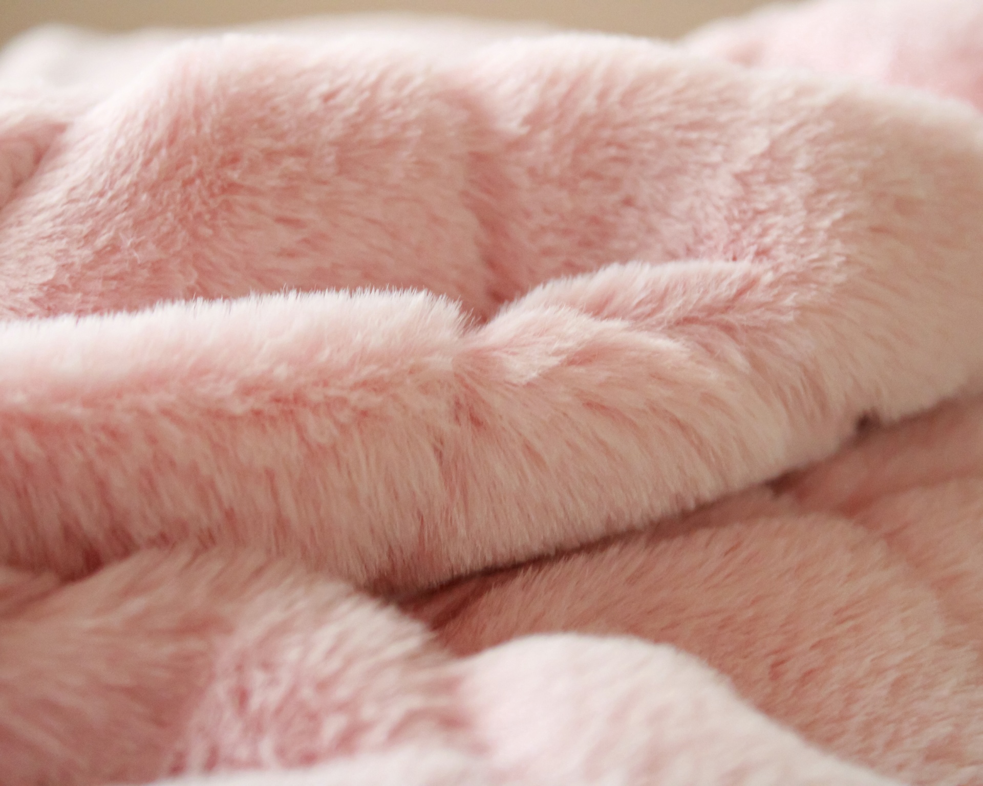 Tecido de pelúcia rosa felpudo e macio