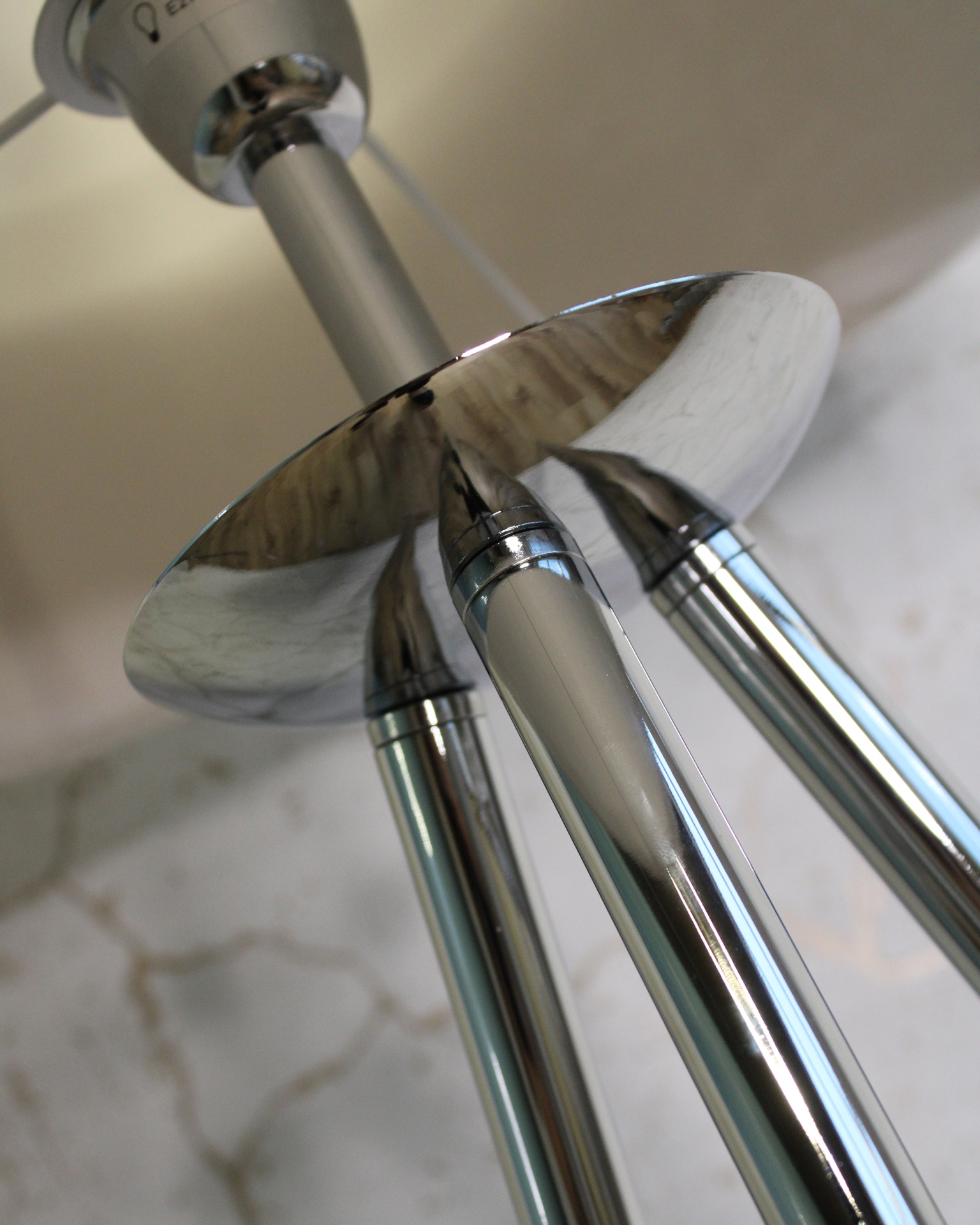 Base de chão Tripé Prateado