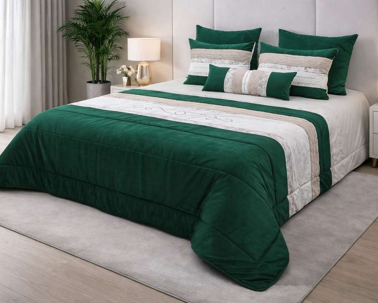 Conjunto de cama verde escuro com faixas brancas e bege bordadas em quarto moderno
