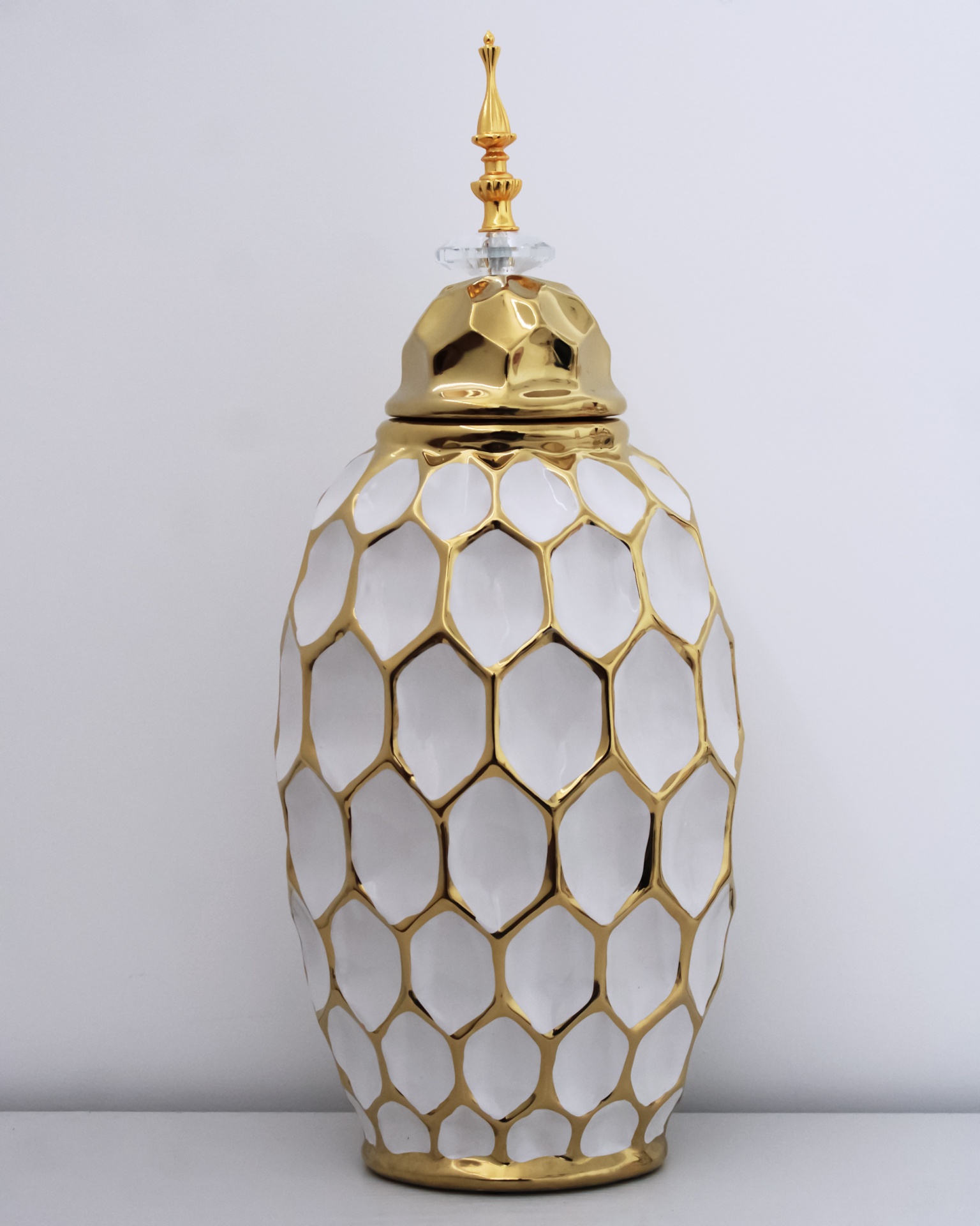 Potes branco e dourado com tampa