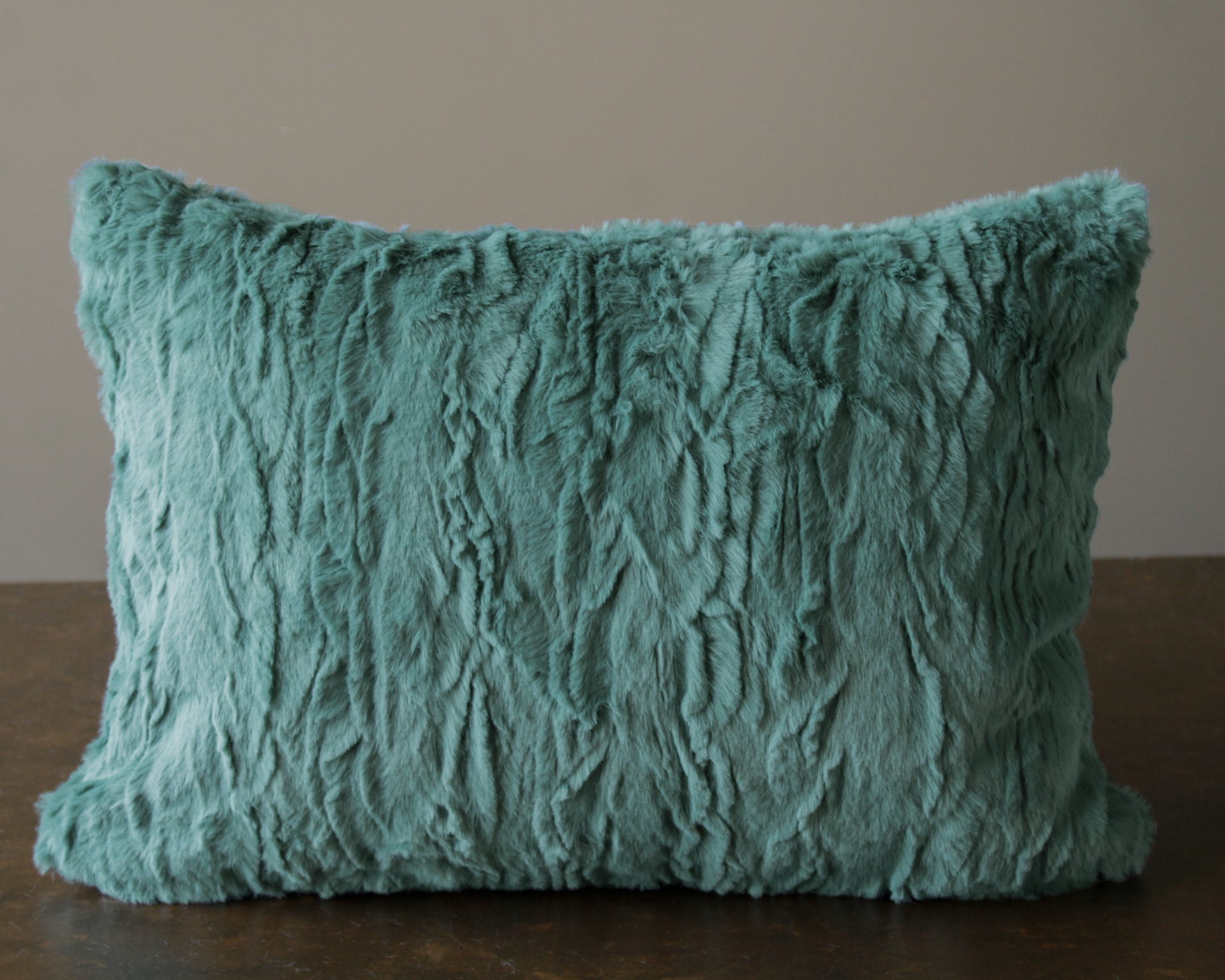 Almofada felpuda azul-verde texturada retangular