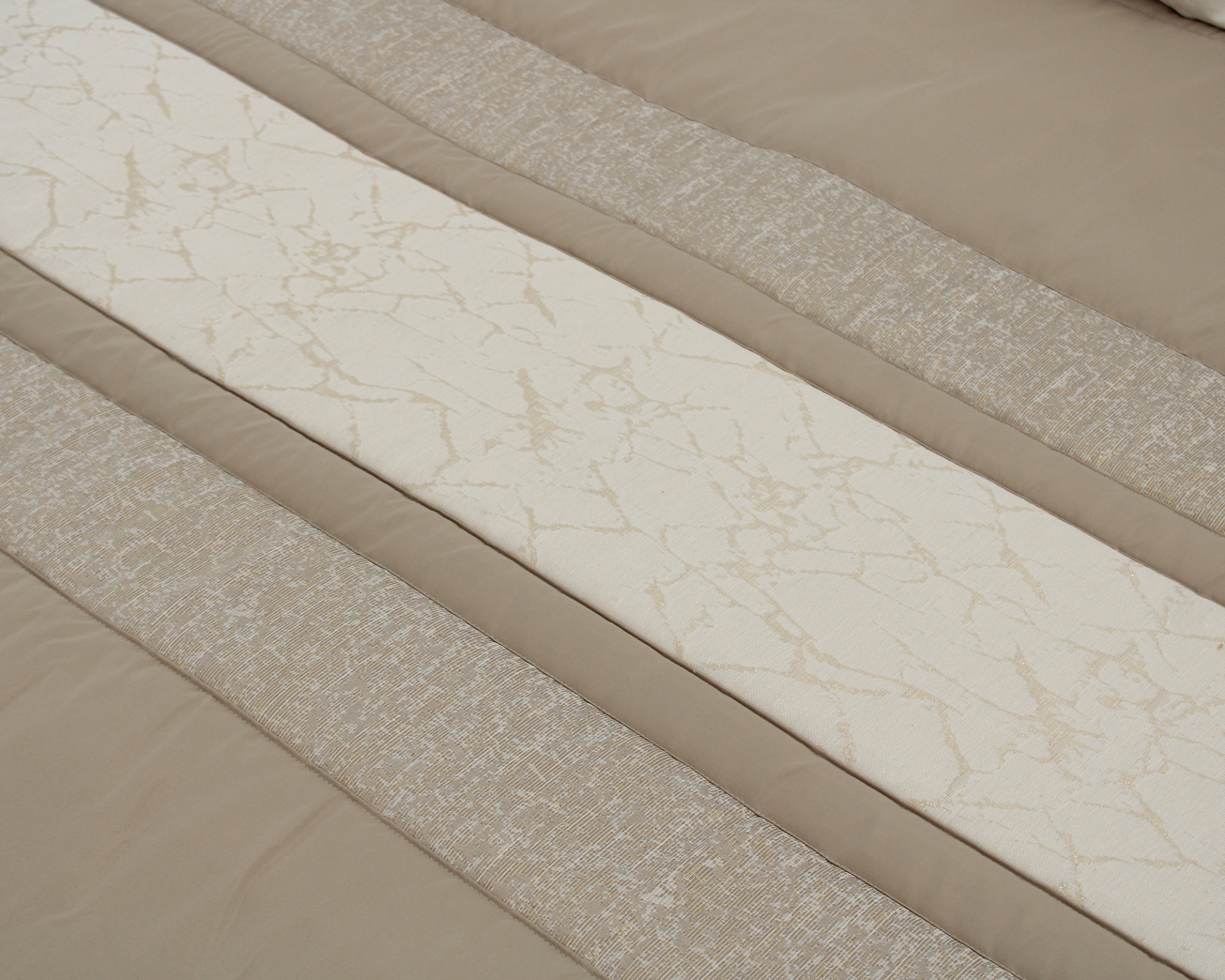 Edredon Laos Luca Taupe