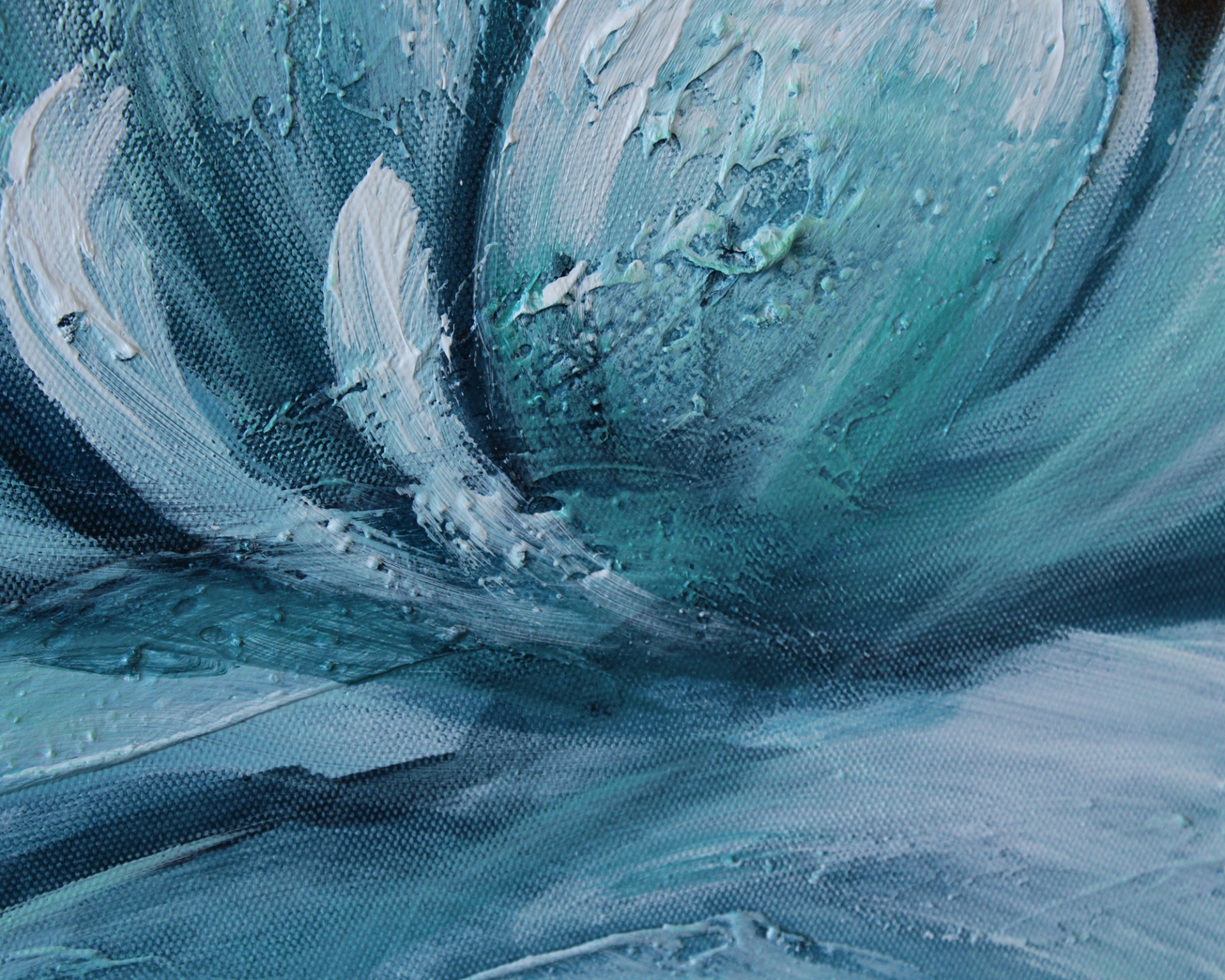 Pintura abstrata com texturas em azul, branco e cinza.