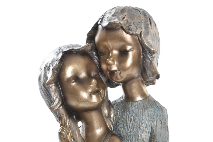 Escultura metálica dourada de duas figuras femininas juntas