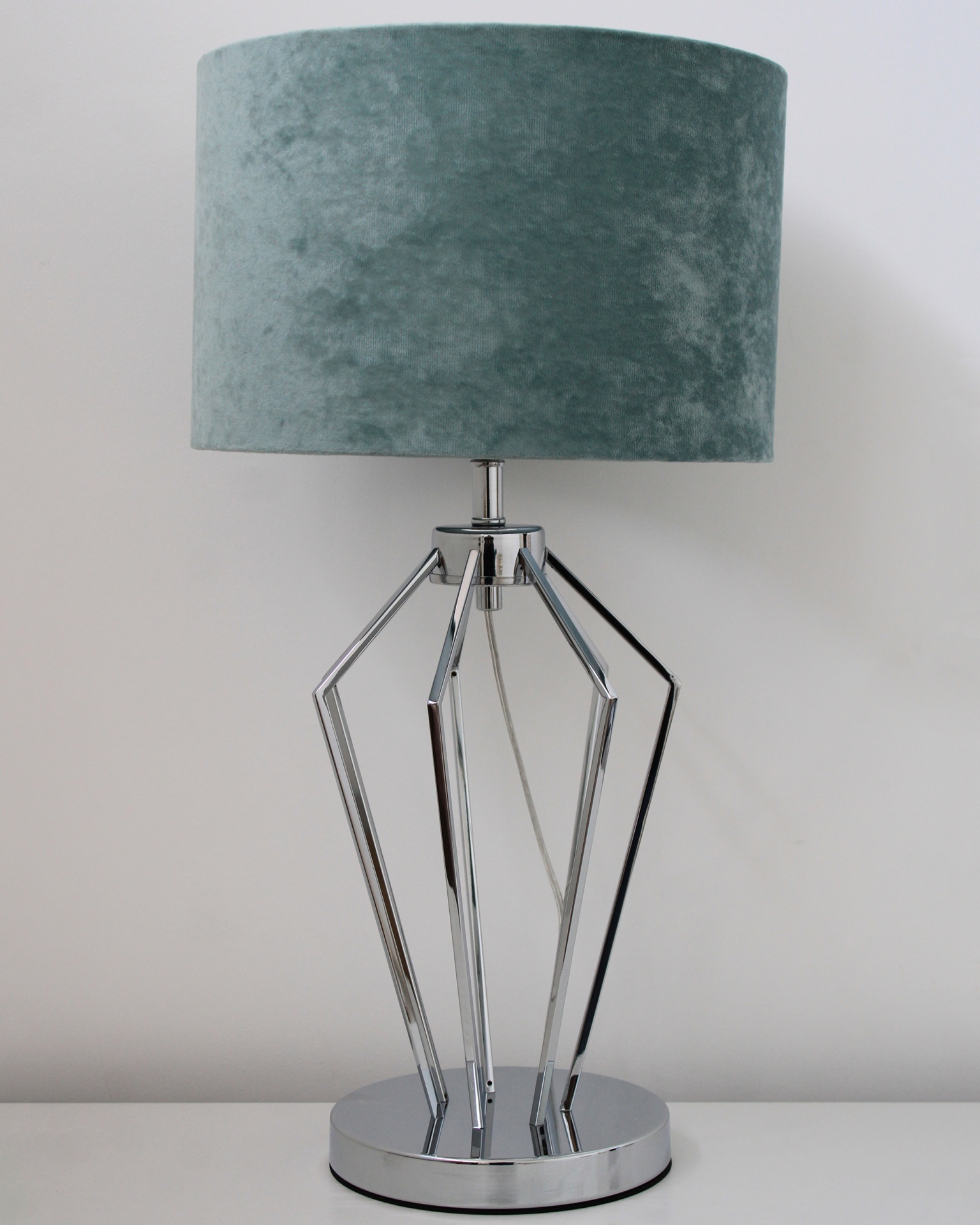 Candeeiro de mesa cromado com cúpula verde-azulada