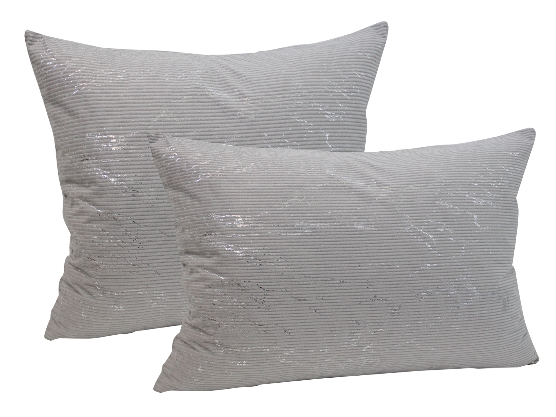 Duas almofadas cinza claro listradas, retangulares, sobre fundo branco