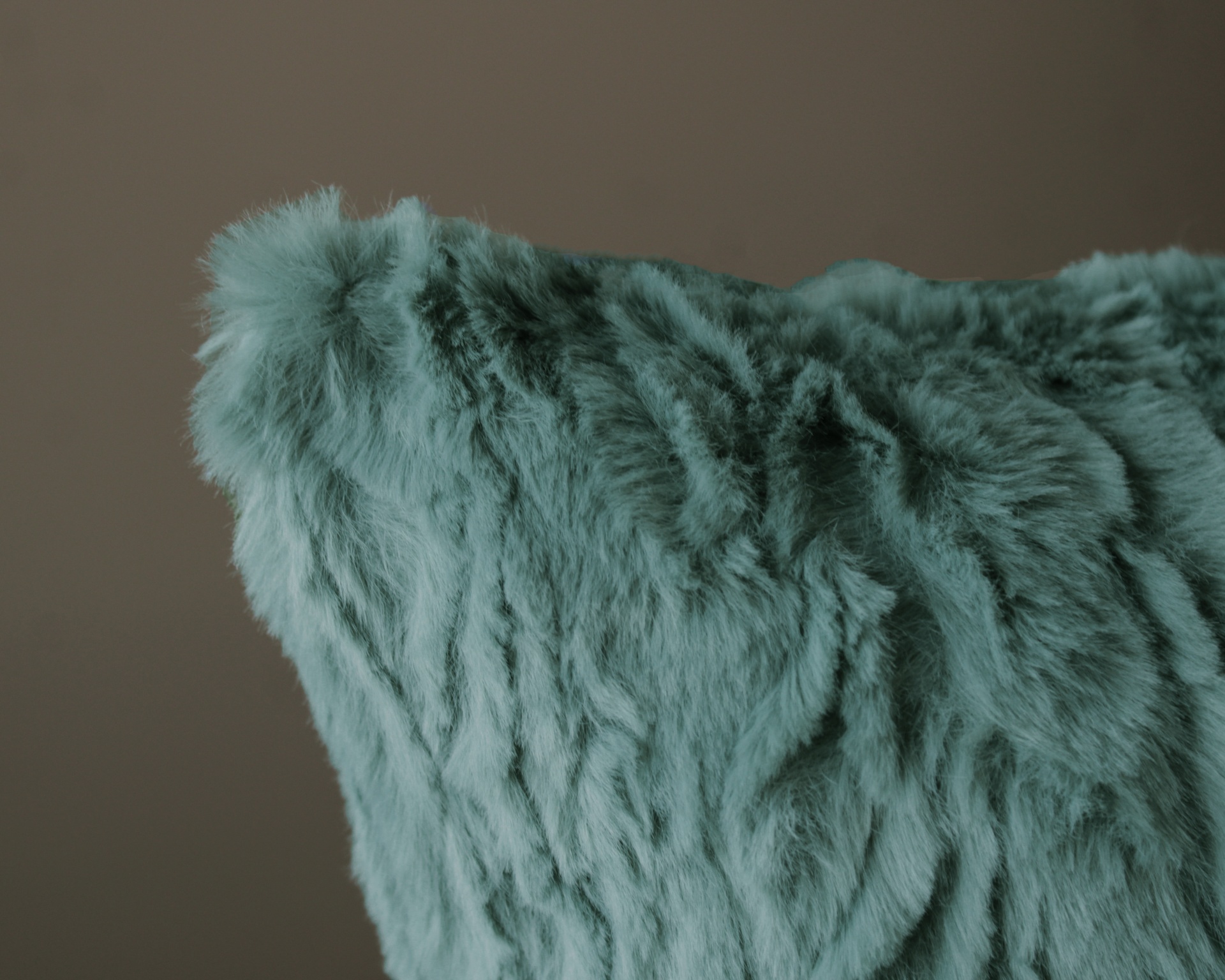 Almofada felpuda azul-esverdeada