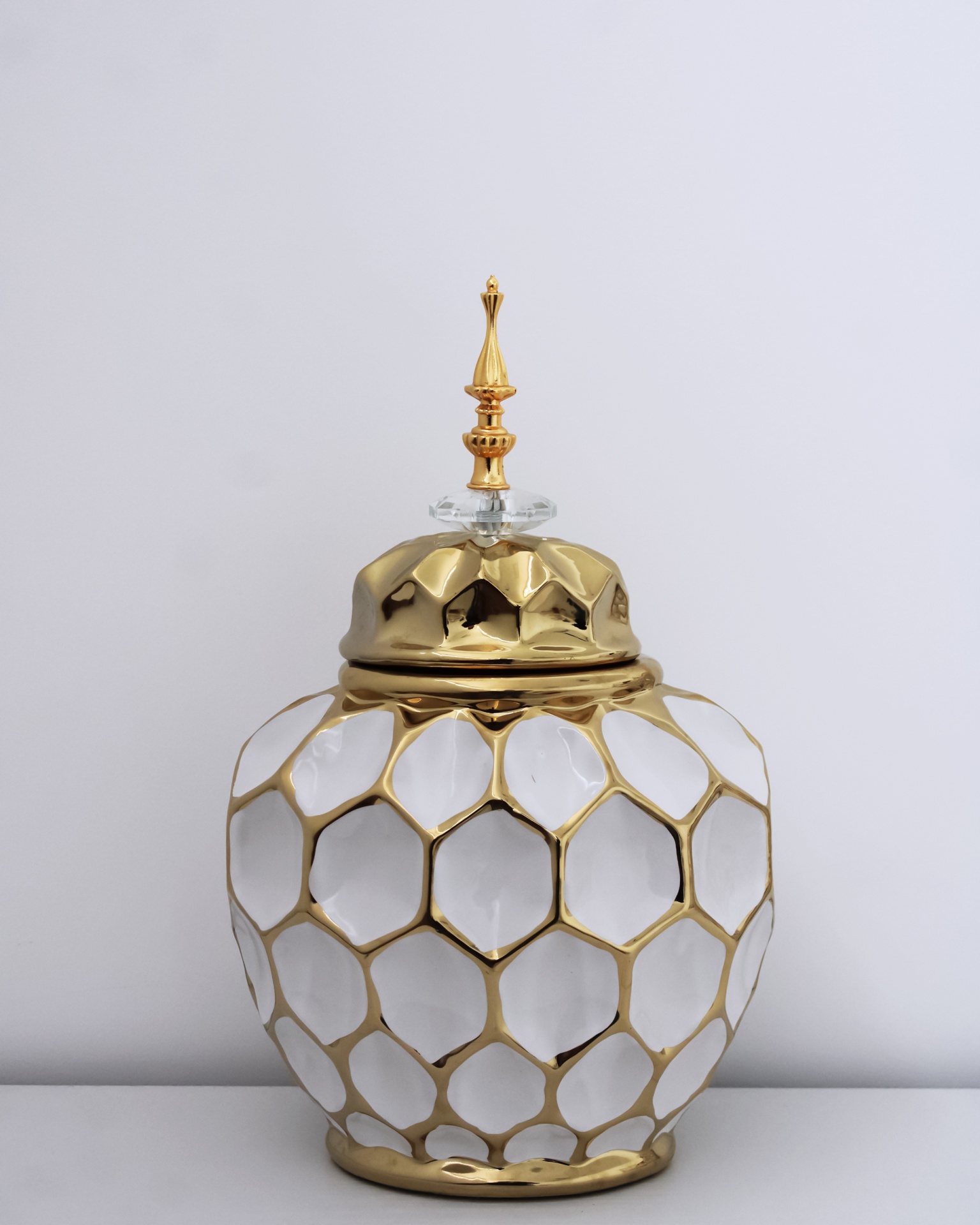 Potes branco e dourado com tampa