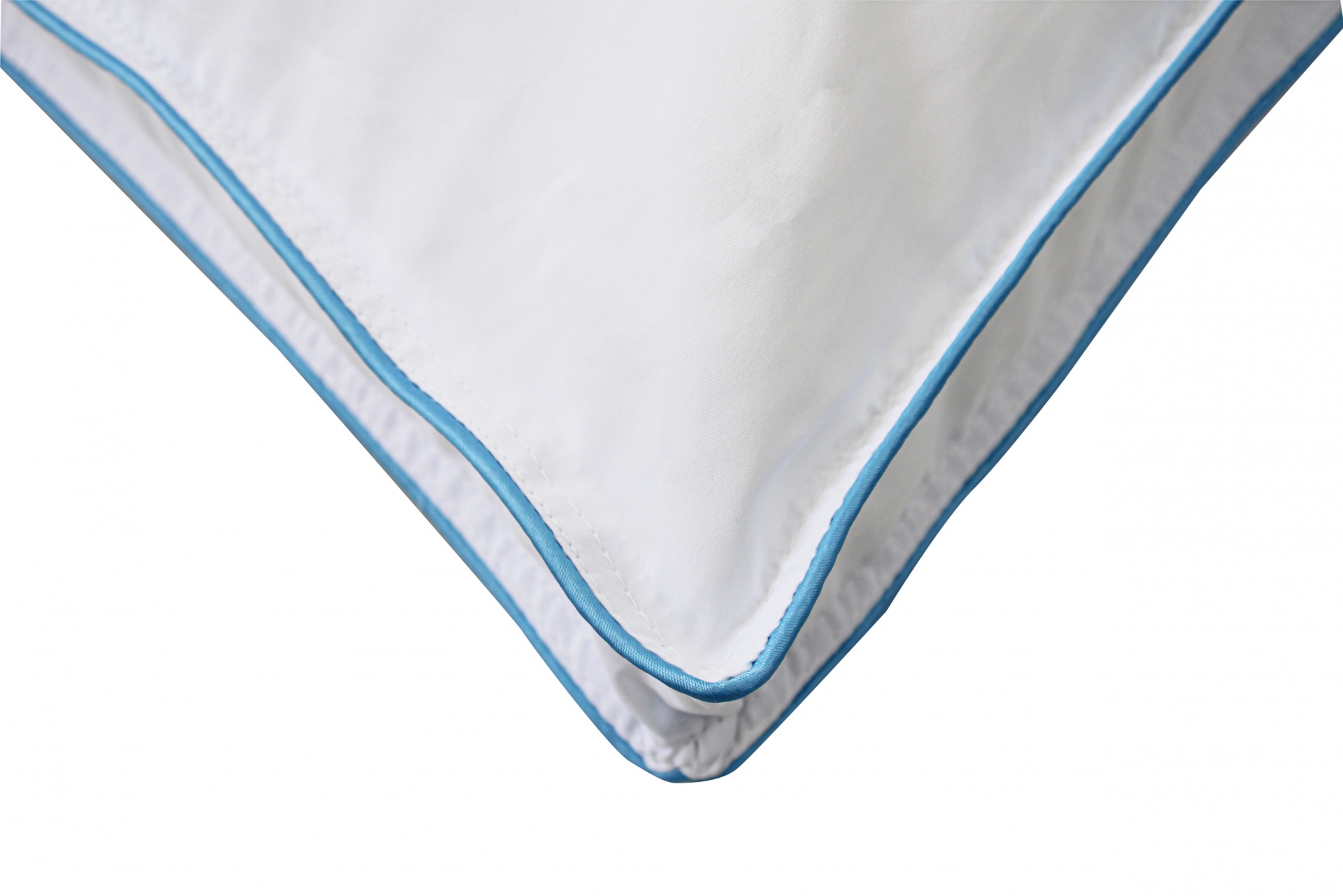 Canto de almofada branca com borda azul clara