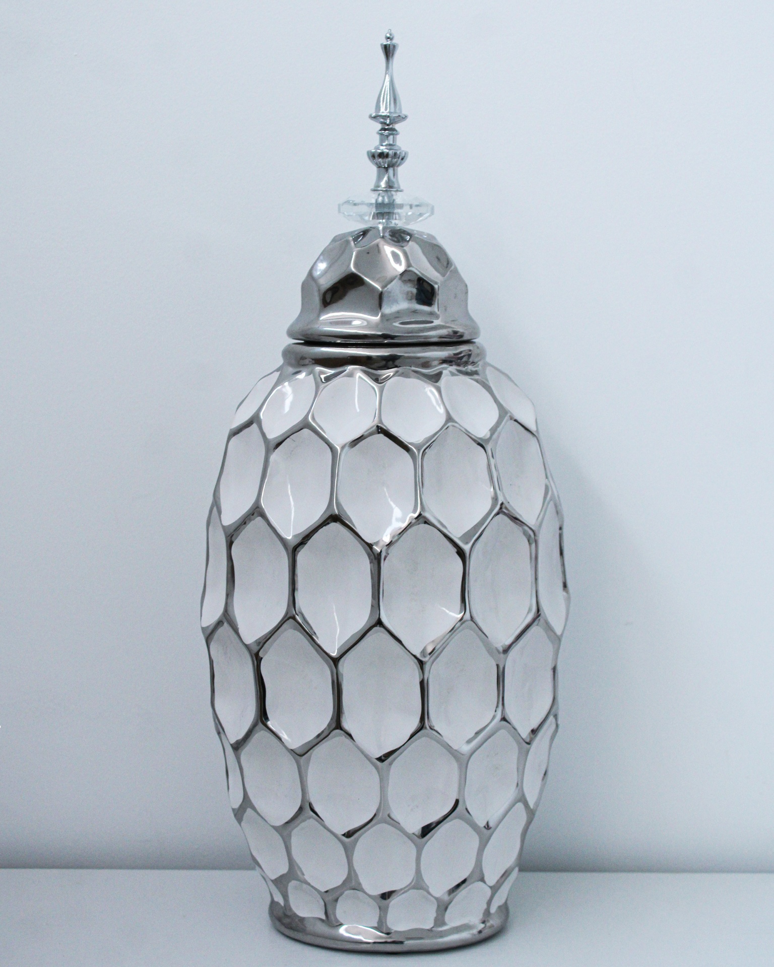 Potes branco e prateado com tampa