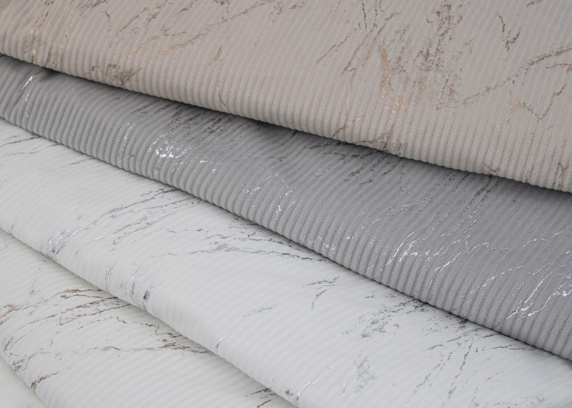 Almofada Aback Teara Branco e Dourado