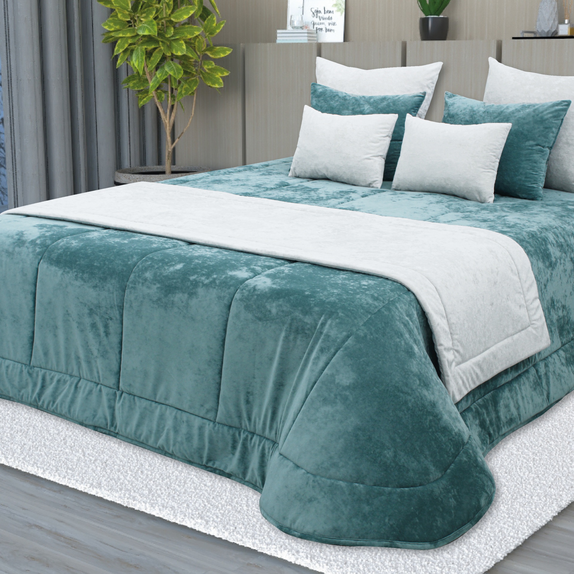 Cobertura de cama azul esverdeado com almofadas brancas e azul esverdeado