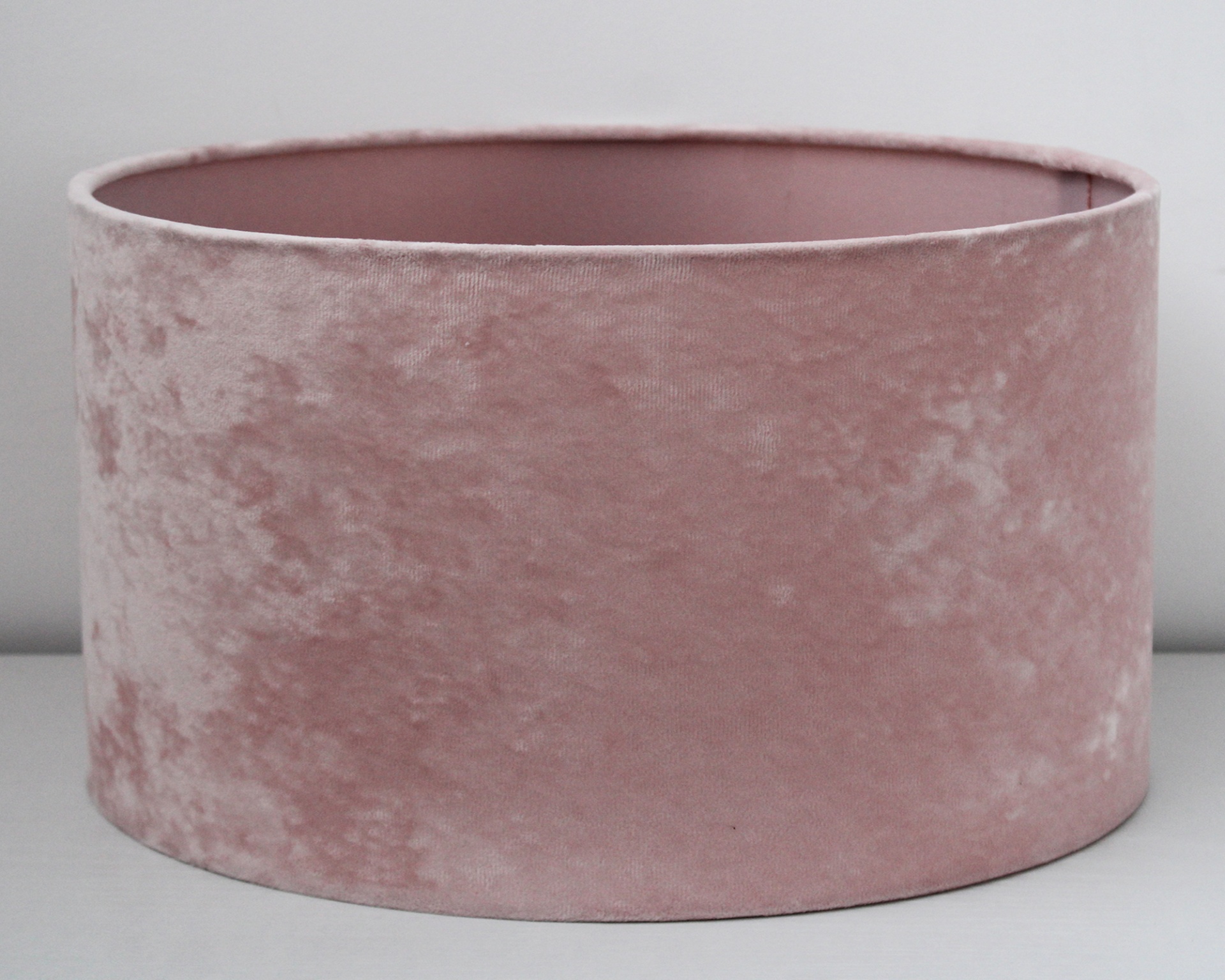 Abajur redondo de veludo rosa