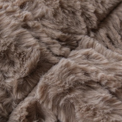 Pele sintética castanha macia e felpuda