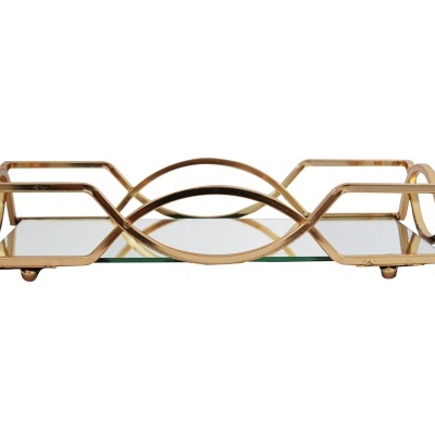 Travessa rectangular com estrutura dourada e fundo em vidro espelhado