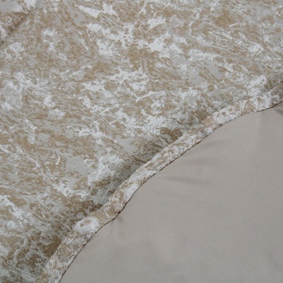 Tecido texturizado bege e branco com acabamento liso bege