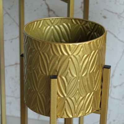 Suporte metálico dourado para plantas com vaso texturizado