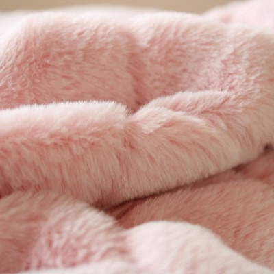 Tecido de pelúcia rosa felpudo e macio