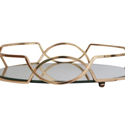 Bandeja decorativa metálica dourada com base em vidro espelhado