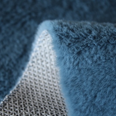 Tecido azul com texturas felpuda e quadrada em relevo