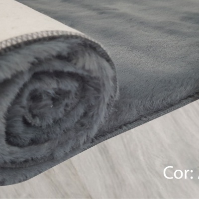 Manta cinzento antracite enrolada com etiqueta 'Cor: Antracite'