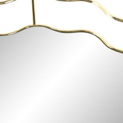 Espelho decorativo com moldura dourada ondulada