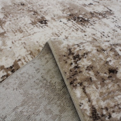 Tapete bege e castanho com padrão abstrato