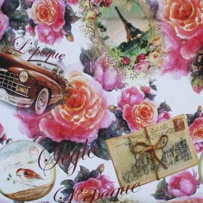 Tecido com estampa vintage de carros clássicos, flores, postais e Torre Eiffel