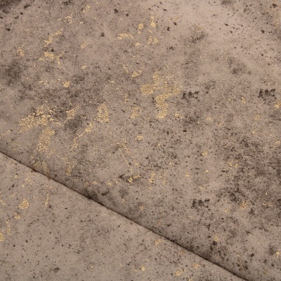 Tecido cinza bege aveludado com manchas escuras e detalhes dourados