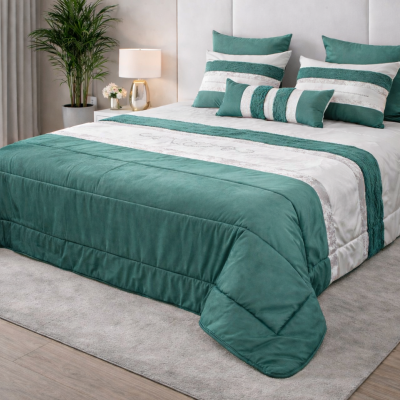 Cama com edredão verde-água e branco com padrão listrado e almofadas decorativas.
