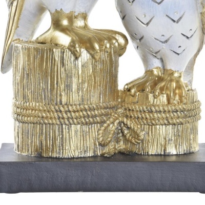 Base preta com escultura dourada e branca de garras de pássaro e tronco