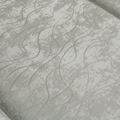 Rolo de tecido ou papel de parede cinza claro com padrão ondulado abstrato