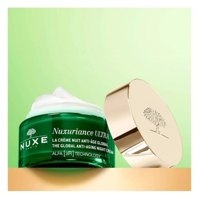 Frasco verde do creme Nuxe Nuxuriance Ultra com tampa dourada
