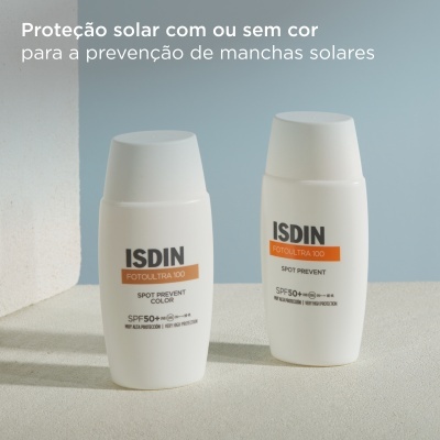 Duas embalagens brancas do protetor solar ISDIN FOTULTRA 100 com texto em português