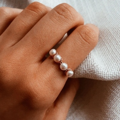 Anel em aço dourado - Pearls